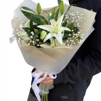 Bouquet of white liliy