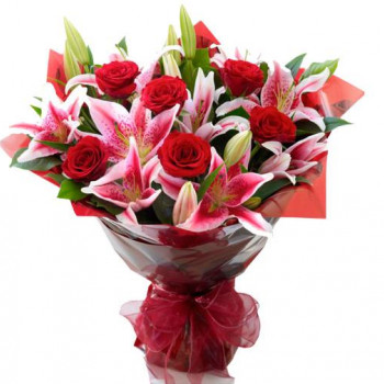 Bouquet of roses and lilies Flower magic