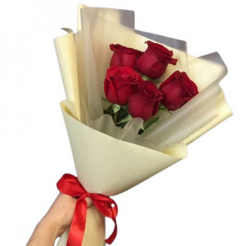 Bouquet of 5 red roses 50cm