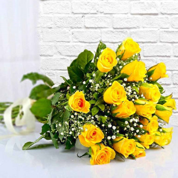 Thick yellow rose bouquet
