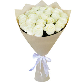 Белые розы в крафт-бумаге 50 см